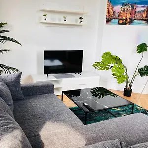 ferienwohnung-reeperbahn-ecke-groe-freiheit.hamburg-hotels-de.com/